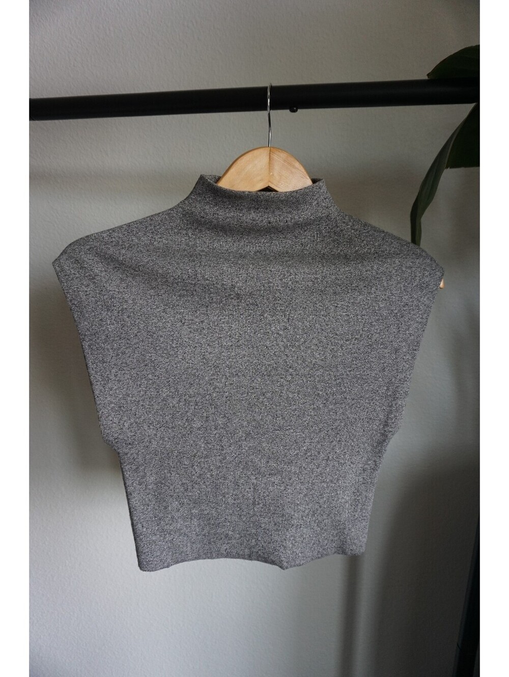 Topshop Gray Ribbed Mock Neck Knit Top Cap Sleeve Sweater US 8 Minimalist